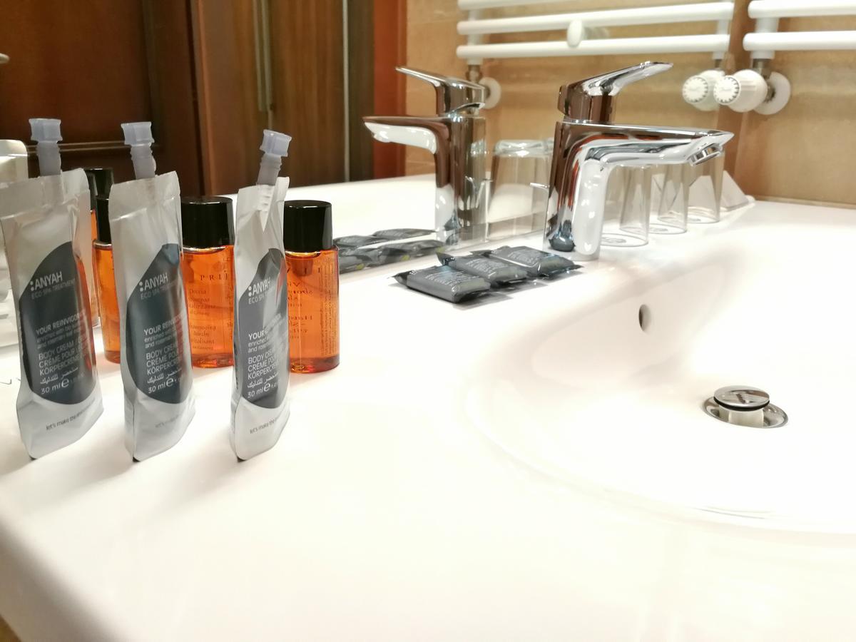 Hotel Maroon ザグレブ エクステリア 写真