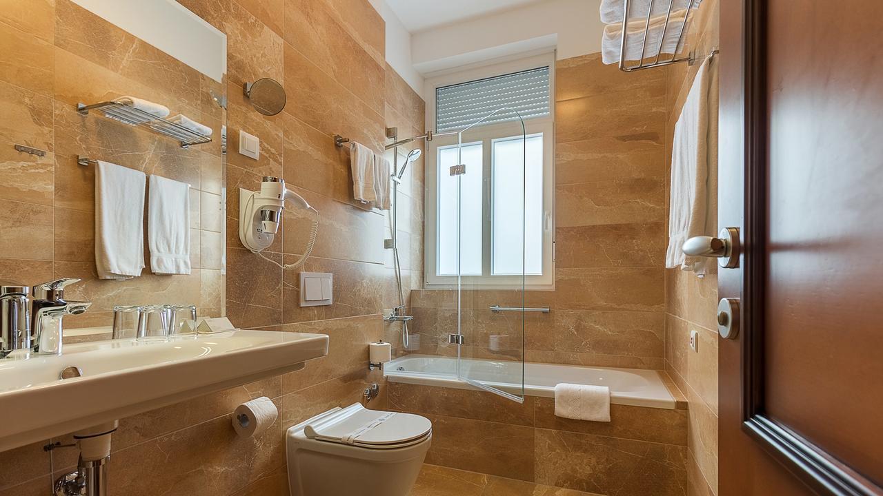 Hotel Maroon ザグレブ エクステリア 写真